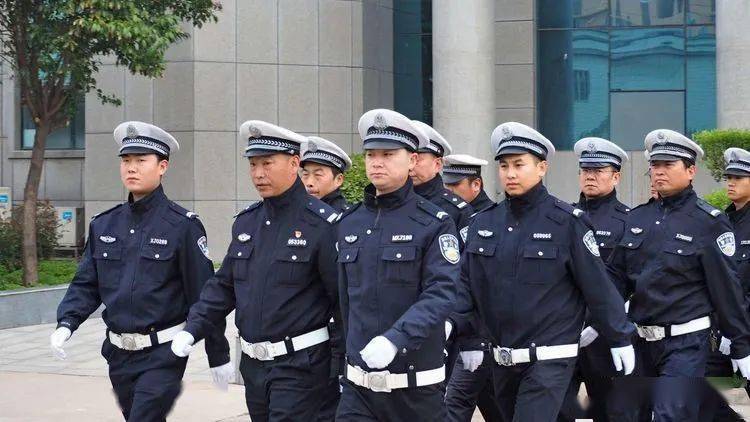 致敬人民警察