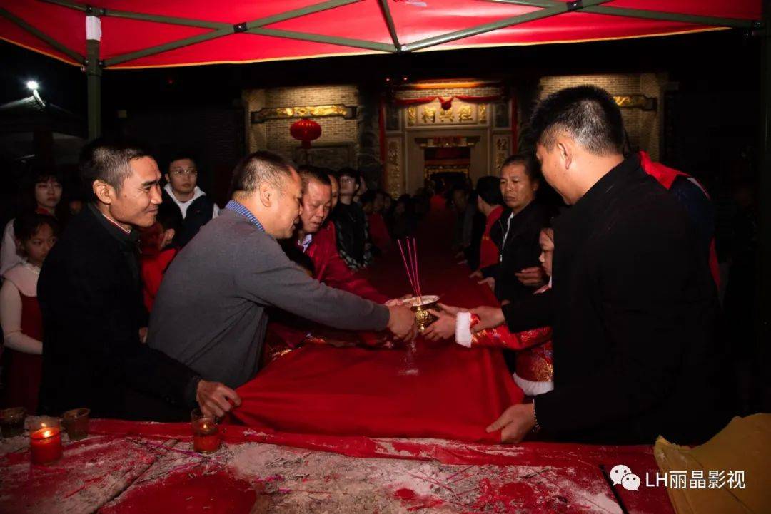 霸气航拍陆河县螺溪镇叶氏经兴祠重光庆典现场锣鼓喧天热闹非凡