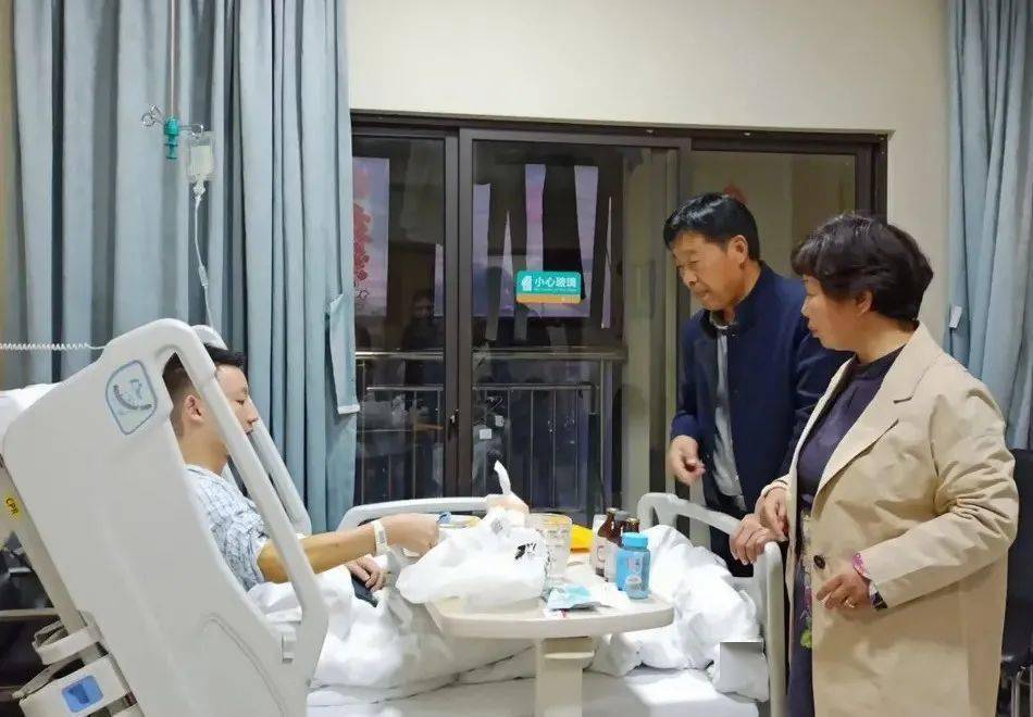 母亲割肝为儿续命却发现抱错孩子28年生我者父母养我者爸妈