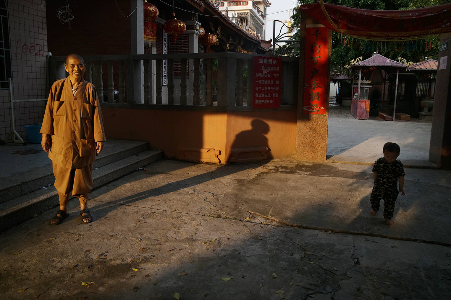 我佛慈悲 泉州清源庵金蝉尼师庵里的孩子 泉州虔诚 福建泉州龙湖寺