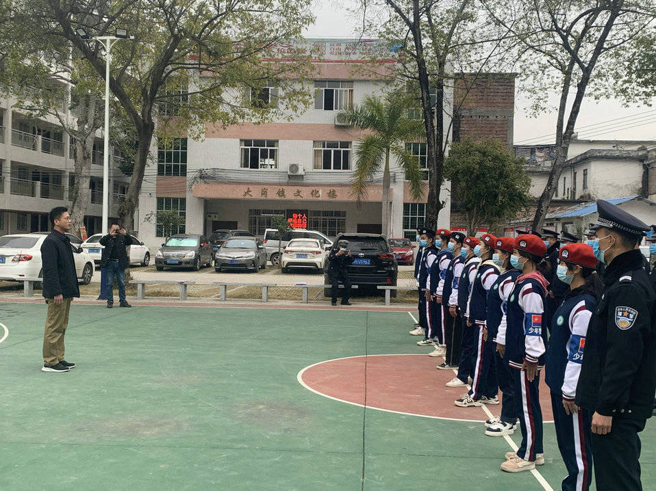 首个"中国人民警察节",怀集大岗中学组建"少年警队"