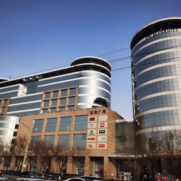 探访廊坊确诊病例工作地庄胜广场:全员等待核酸结果至凌晨四点,现已