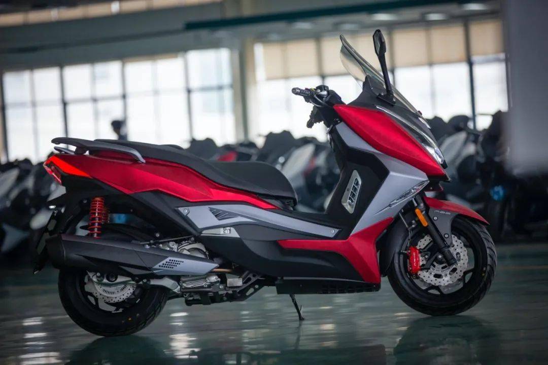 力刻318试驾报告一台精细打磨的大踏板去掉外衣看内在