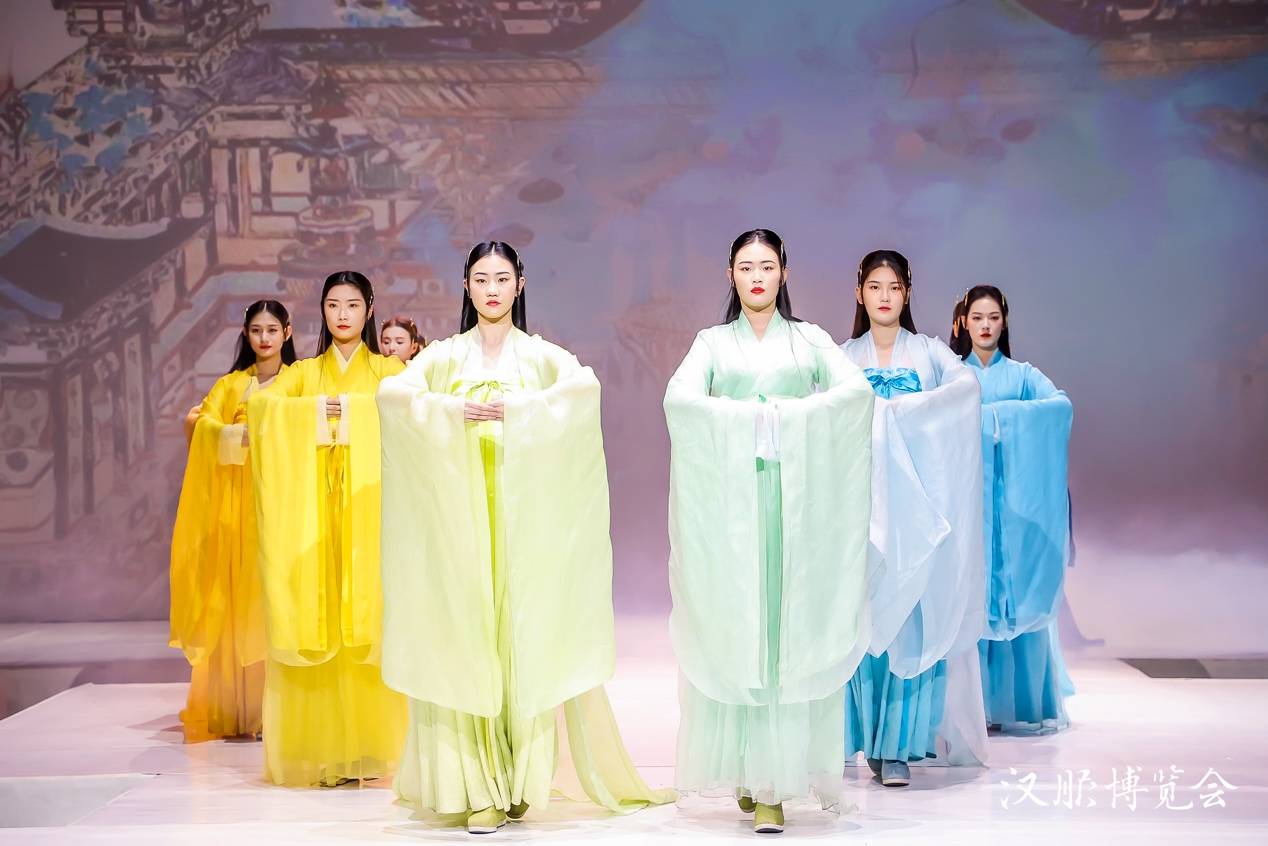 "第一届汉服博览会"发布会在京召开_修武