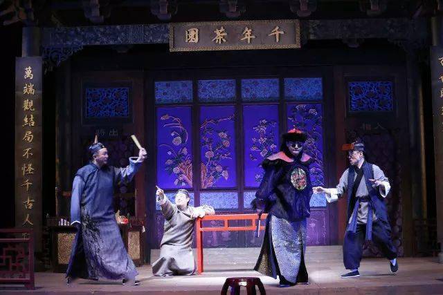 《千禧夜,我们说相声》的场景设在相声的发源地——北京.