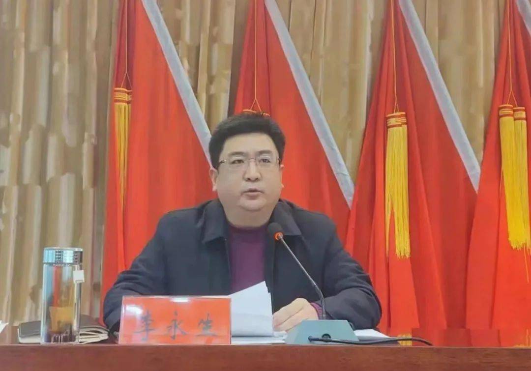 区委常委,办公室主任段国强主持会议,并宣读了《关于全区红色物业服务