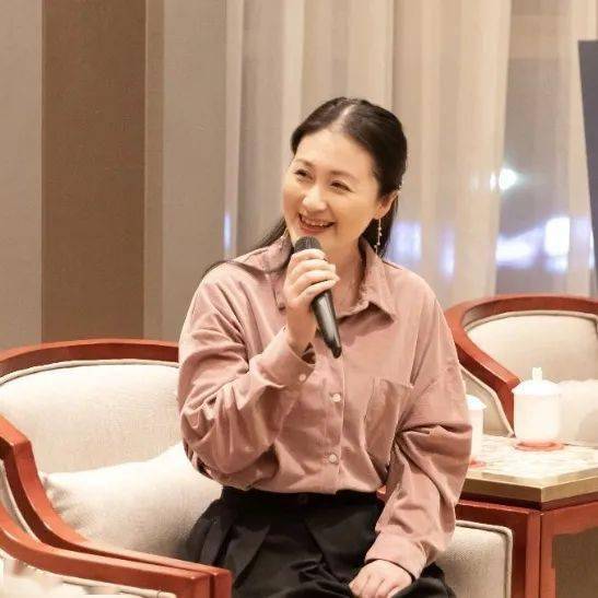 1月11晚,上海越剧院(尹袁版)《红楼梦》的主演方亚芬,王清,俞景岚