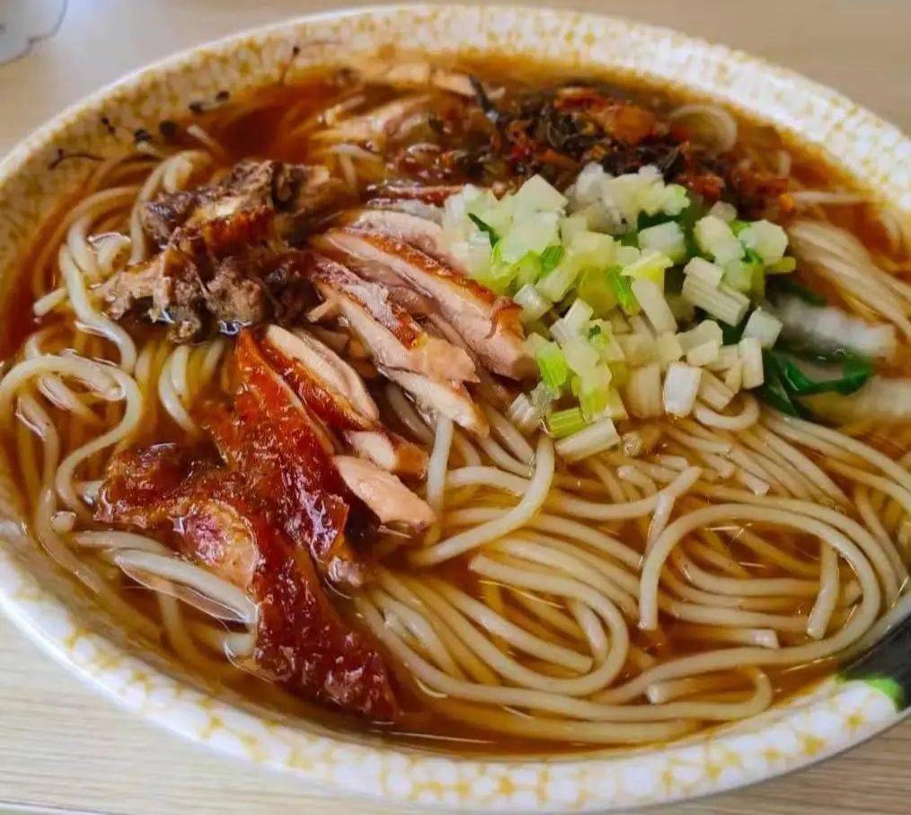 【主推单品】:卤鸡米线【店铺地址】:(呈贡区)致远路前卫营社区1-3号