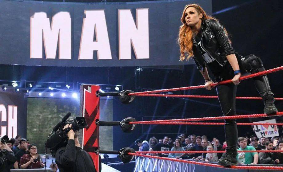 前wwe女子冠军隆达罗西加强训练,在摔角狂热37上演最后一战?_蒂尔