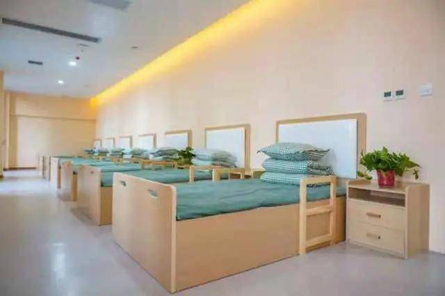 这里可为社区老人提供日托,助餐,配餐等服务.