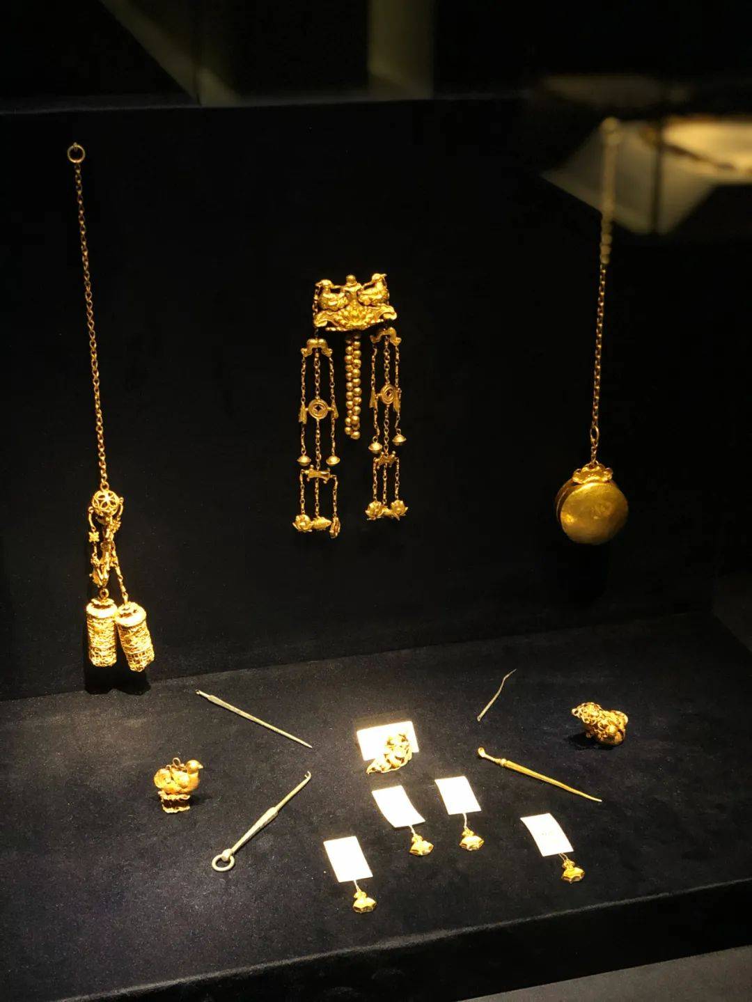 土司遗珍 | 明晃晃金灿灿,品味明朝的那些"饰"!