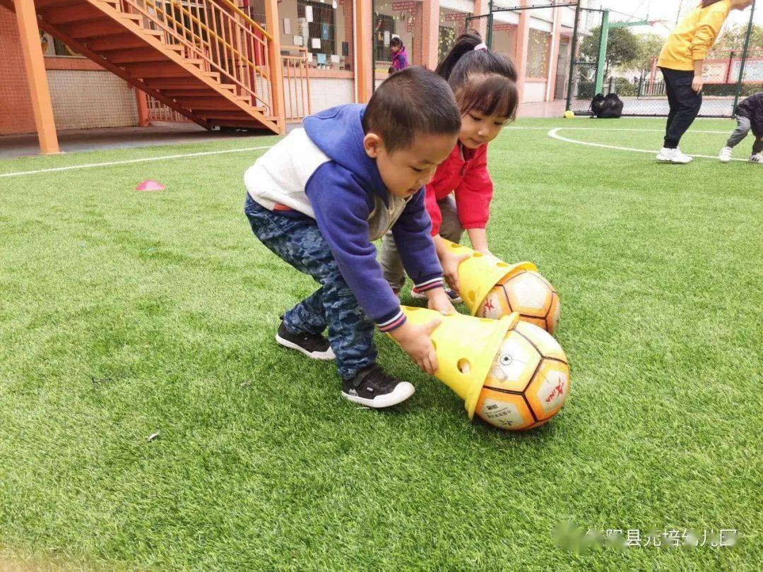 幼儿园户外足球美篇图片