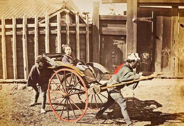 穿梭于鲁迅的《一件小事》,郁达夫的《薄奠》,老舍《骆驼祥子》,胡适