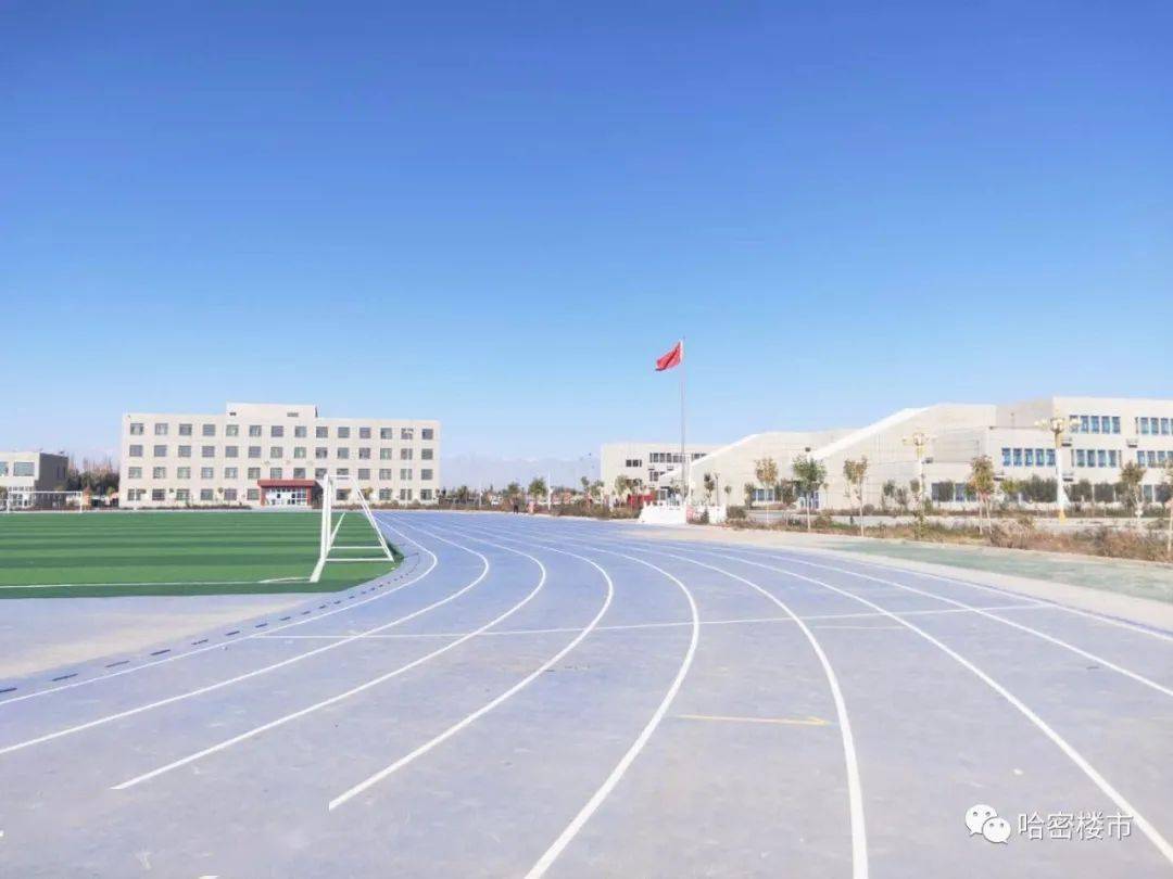 哈密一路之隔的两大热盘正面pk!谁是性价比之王_配套