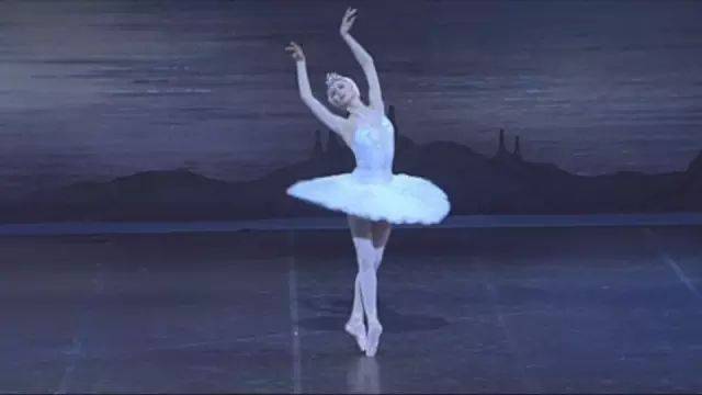 柴科夫斯基天鹅湖第二幕白天鹅单人舞654