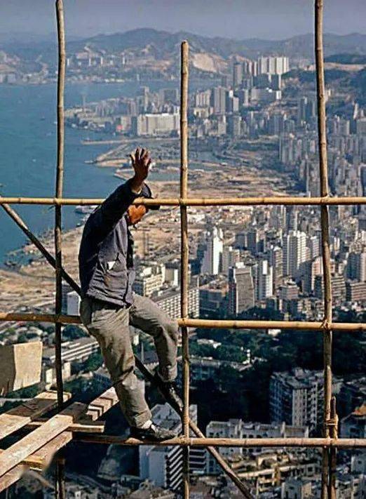 在香港做建筑工人收入1500元以上每天