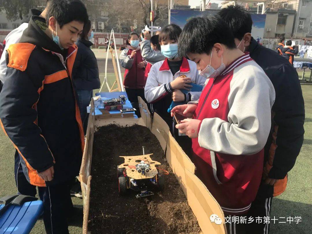 新乡市第十二中学举行首届科技劳动节展示活动