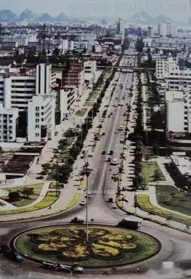 (*以上图文来源自"抓拍贵港"公众号)每一张照片都是那么的珍贵每一幅