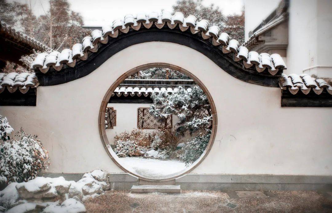 下雪时的院子真美