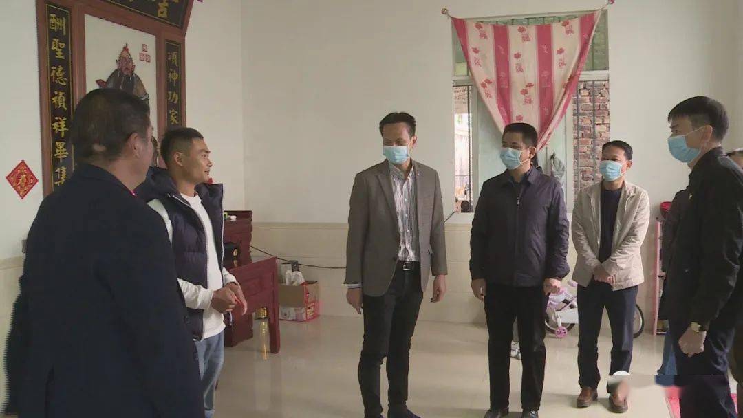 县领导节前带队送温暖~_东山