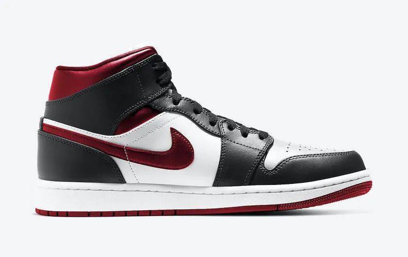 Le Air Jordan 4 abbracciano lo spirito del DIY â Outpump