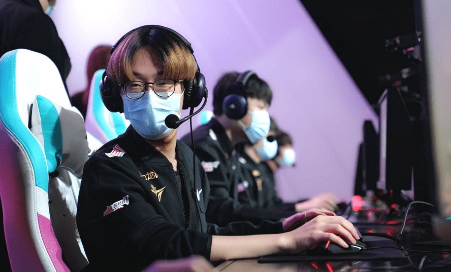 从颜值上面来看,trigger选手,就像是留了长发的otto,难道说v5这支战队