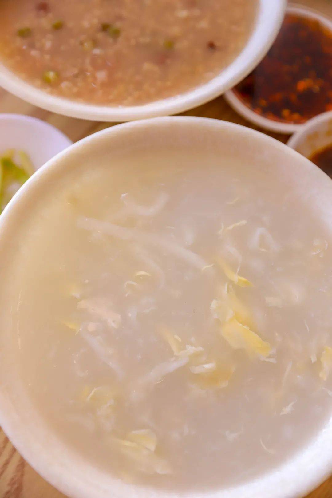 这里的面鱼茶,粥,麻糊都是交一份的钱,就能免费续很多份.