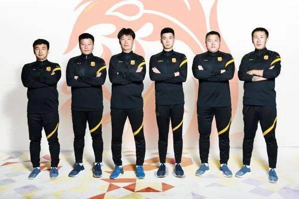 知名前国脚纷纷来投卓尔 山东好汉 李霄鹏豪华团队亮相 李金羽