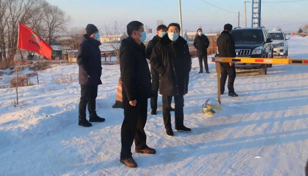 李忠培在伊春森工双丰林业局公司督导检查疫情防控工作时强调压紧压实