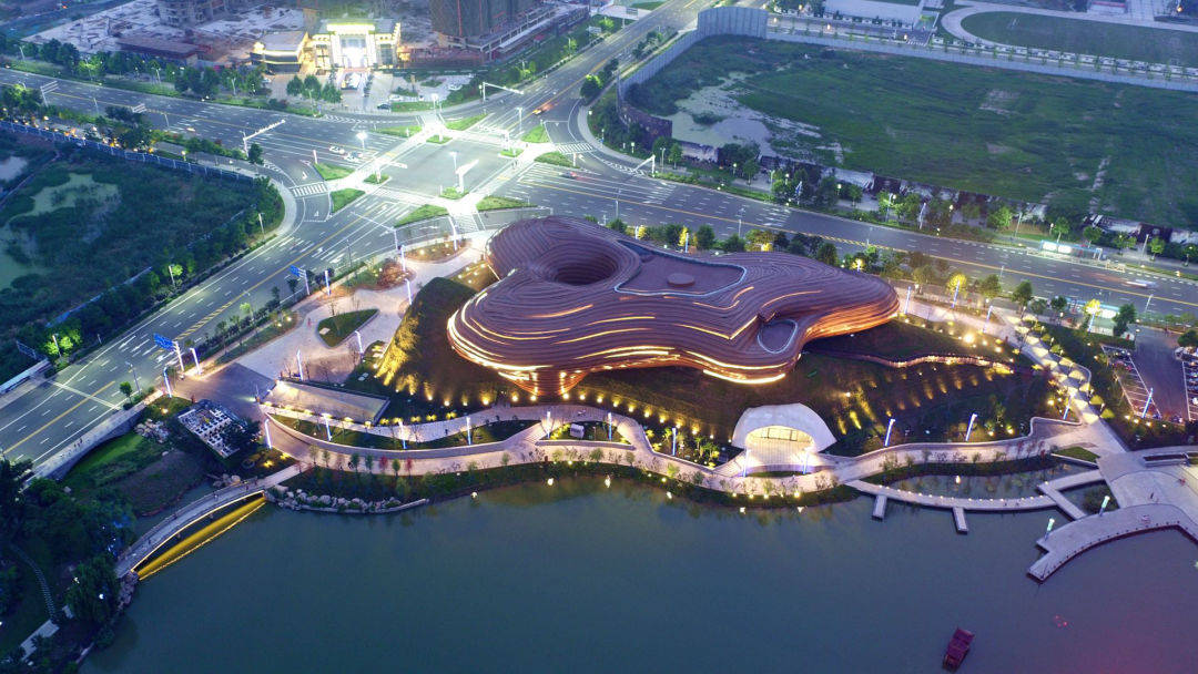 溧阳一餐馆人狗同桌◇菜场买鸽子疑被染色◇溧阳市博物馆疫情防控期间