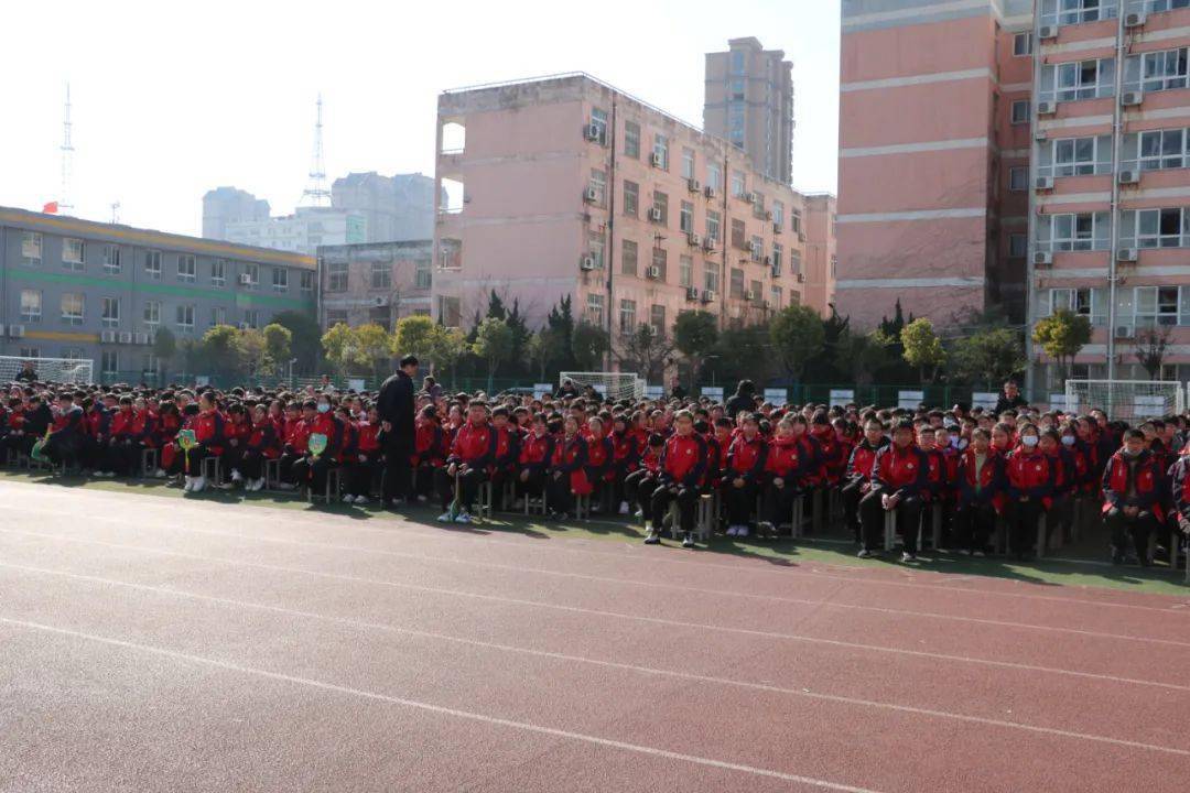 这是姜堰哪个学校大课间竟跳起了鬼步舞