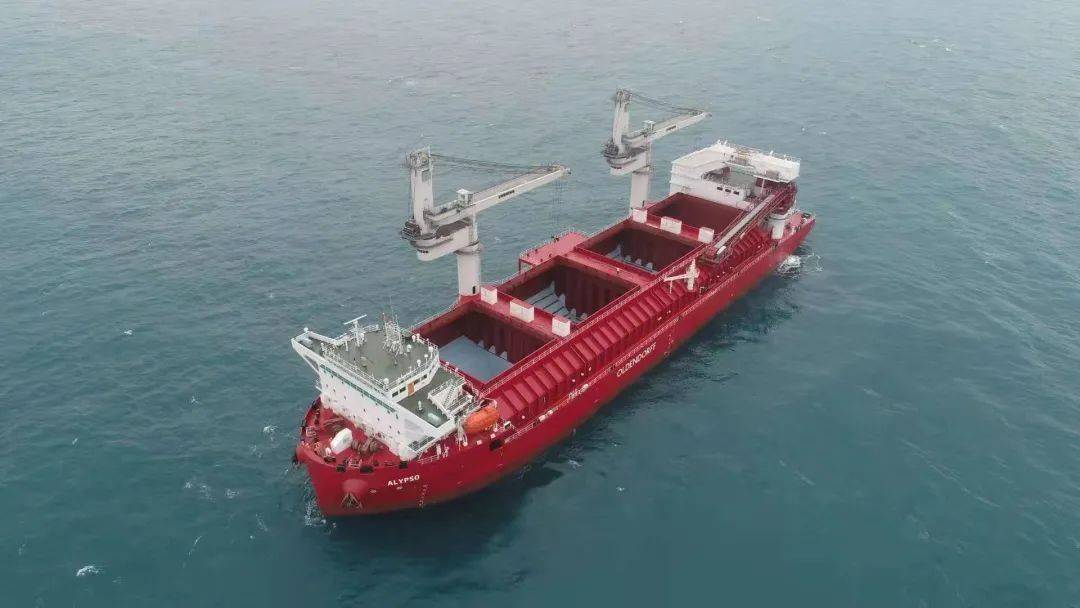 扬州海事精心维护全回转电推自卸船安全交付_船舶