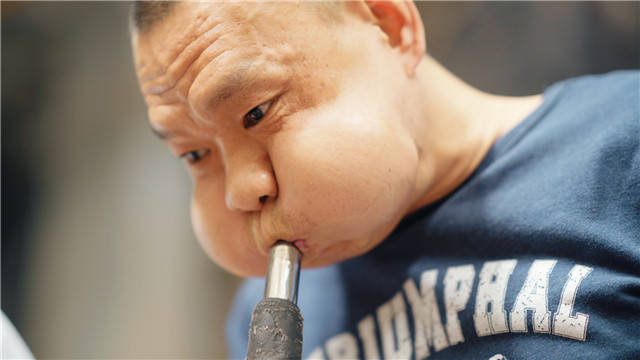 手艺(8)超大号腮帮,是玻璃匠人的勋章!_老张