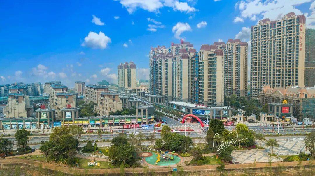 实景图雄踞榕江新城"潮汕揭地理中心"前临滨江大道,咫尺发展大道,榕东