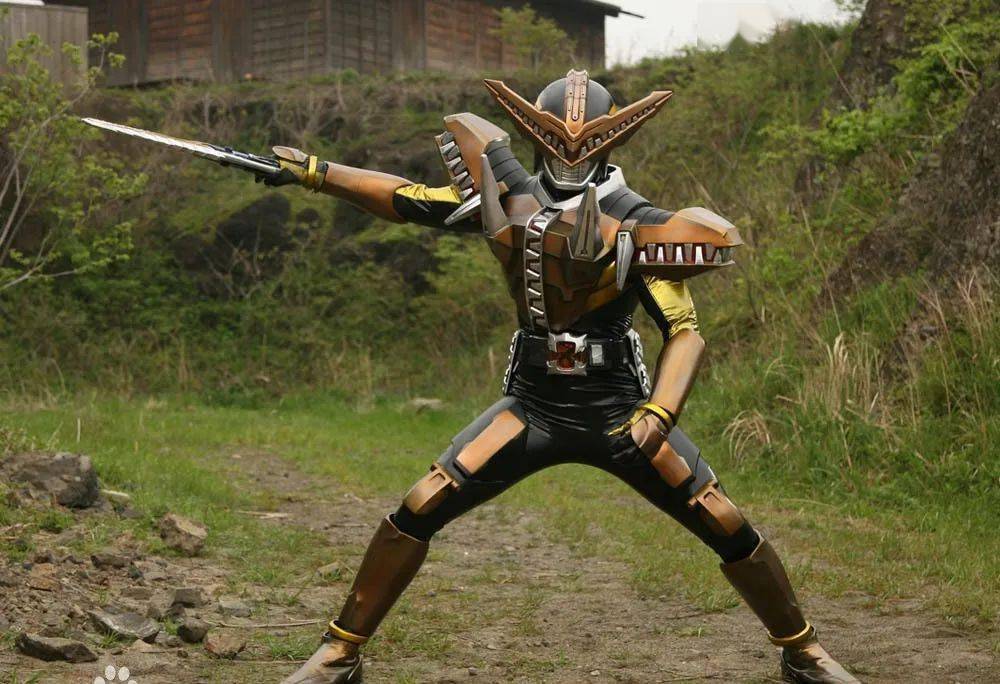 塔罗斯变身而成,外表几乎与电王 圣剑形态一致,全身为紫色并添加了