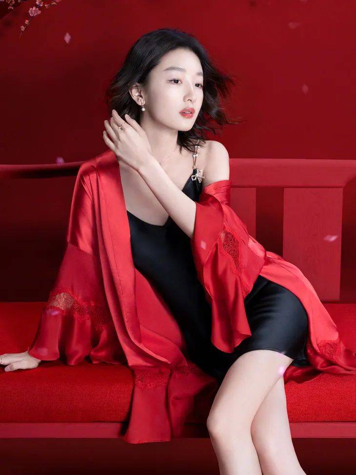 时髦办rihanna的新内衣广告这是能免费看的画面吗