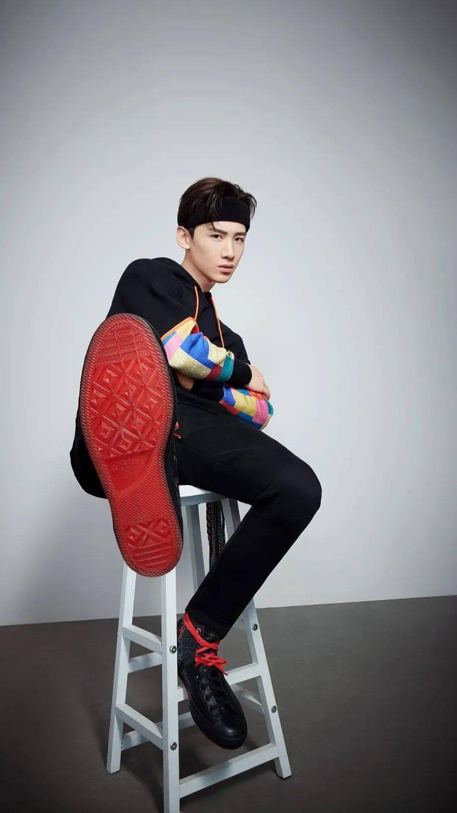 converse携手欧阳娜娜和白敬亭陪你红红火火过新年