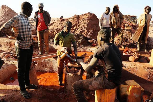 在非洲真正的淘金,并不是你想象的那样_淘金者