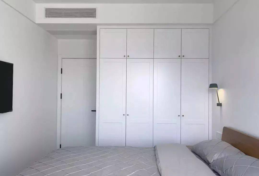 小户型卧室的收纳神器把衣柜做到顶超实用