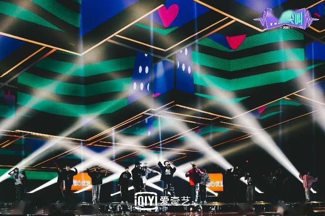 一战封神的内娱团建,幕后舞美原来有他坐镇