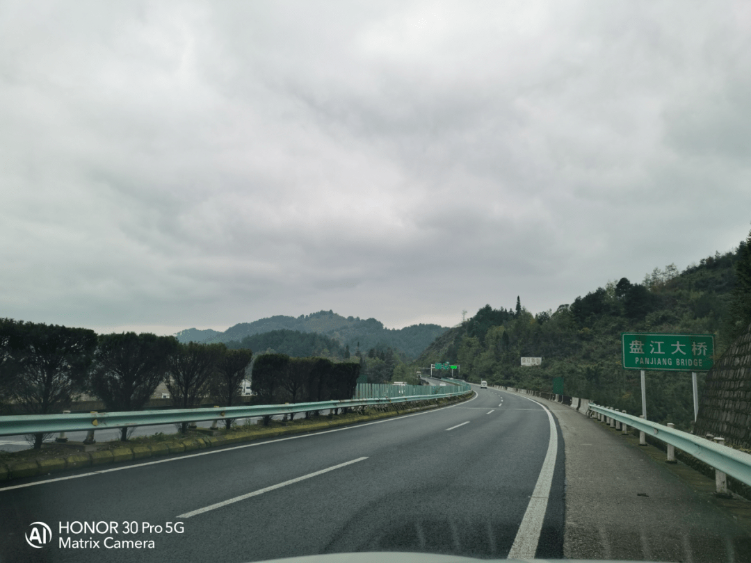 也是三都县巫腰收费站(夏榕高速),三都县杨勇关收费站(余安高速)进出