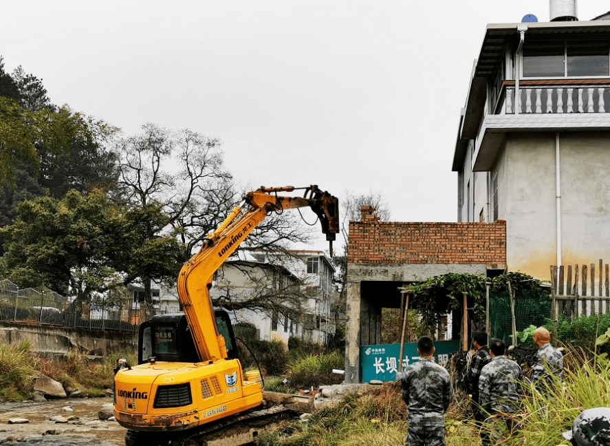 长汀县童坊镇坚决打击向涉河违建说不