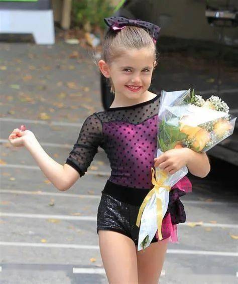 吉娘娘8岁女儿腿长逆天超模二代从小修炼都有绝招