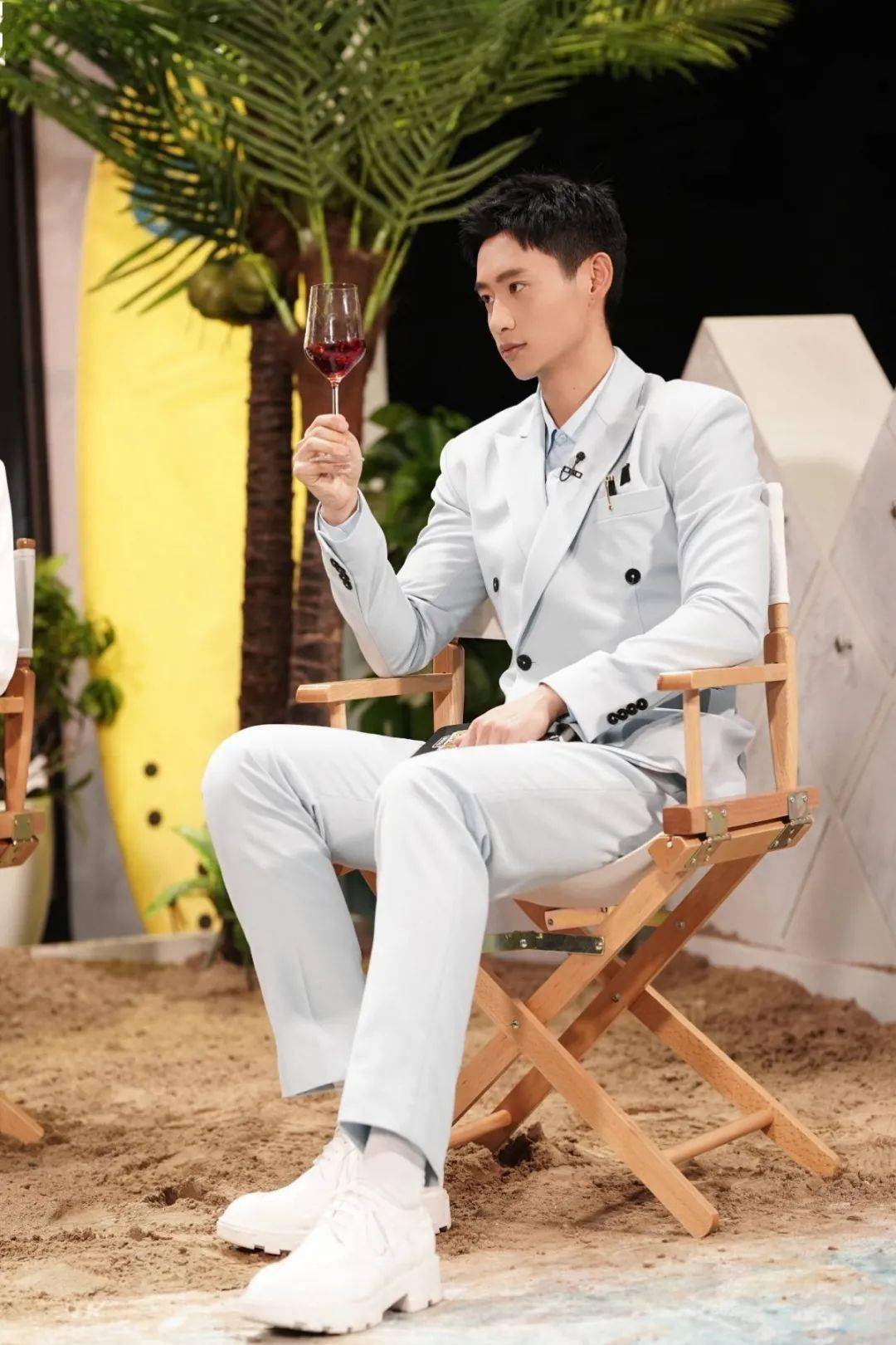 娱记说谢娜怀二胎的料杨幂李易峰破冰邓伦李沁解绑娄艺潇邓家佳合作