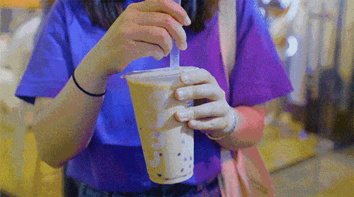 每根软掉的纸吸管背后,都有一个硬起来的拳头_奶茶
