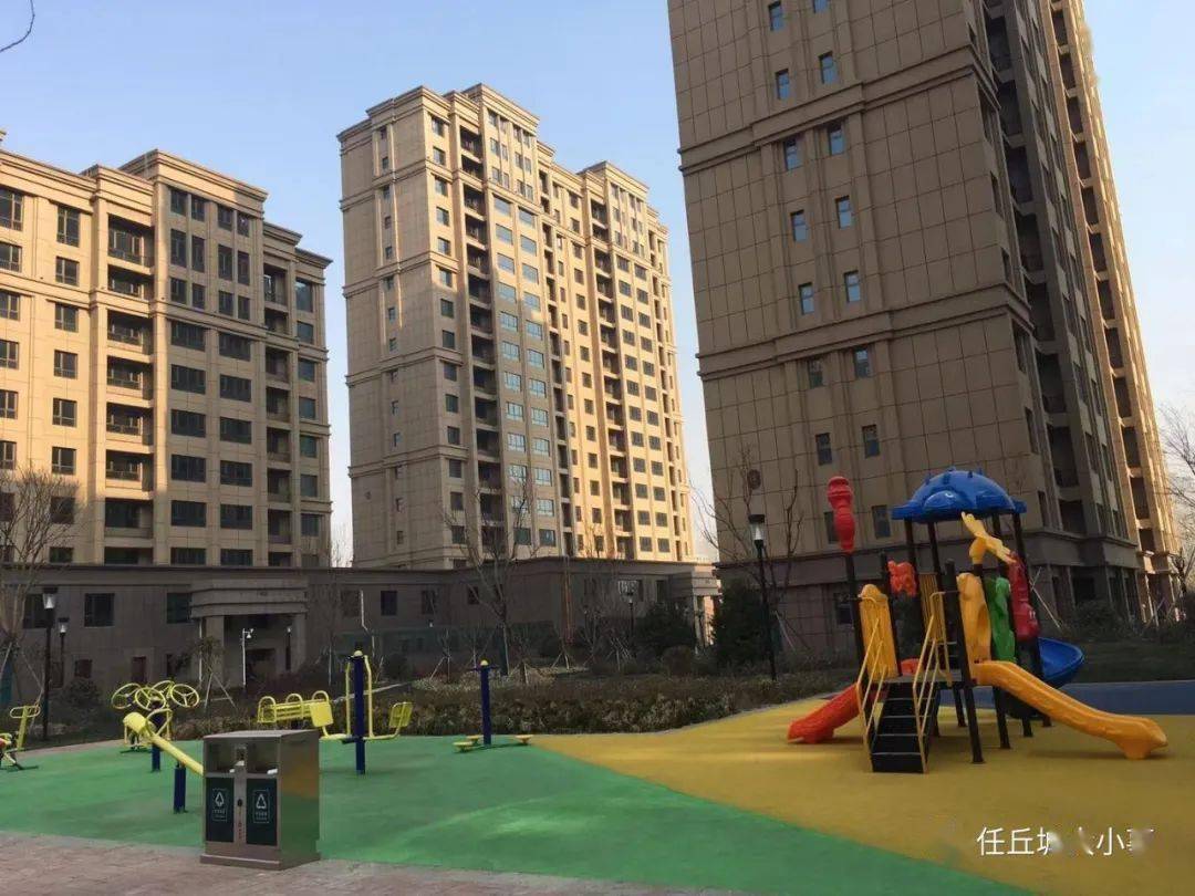 整洁干净的地下车库坐落任丘城西居住区的万锦新城,精致高层景观视野