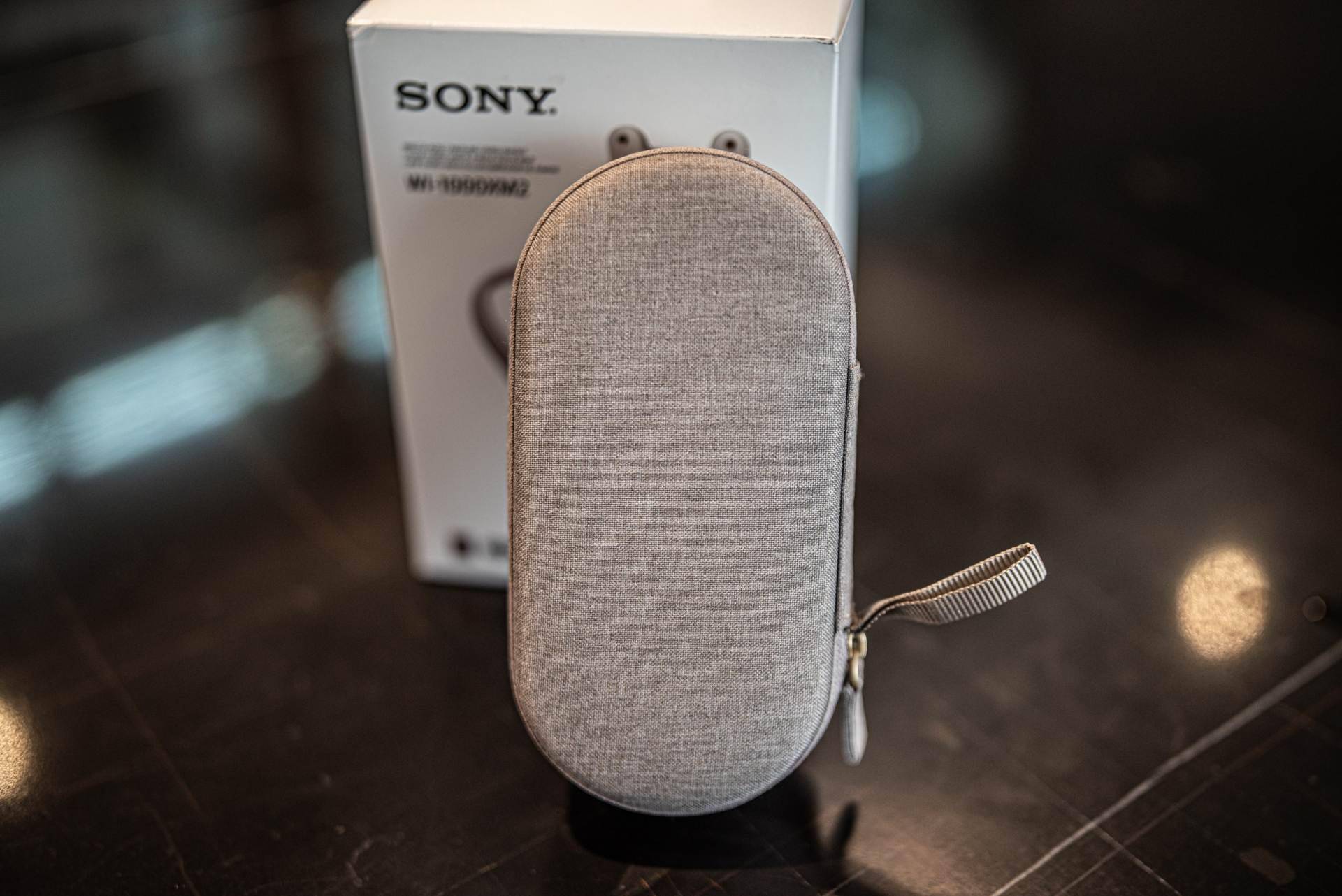 综合均衡的旗舰级无线降噪耳机,简评索尼wi-1000xm2