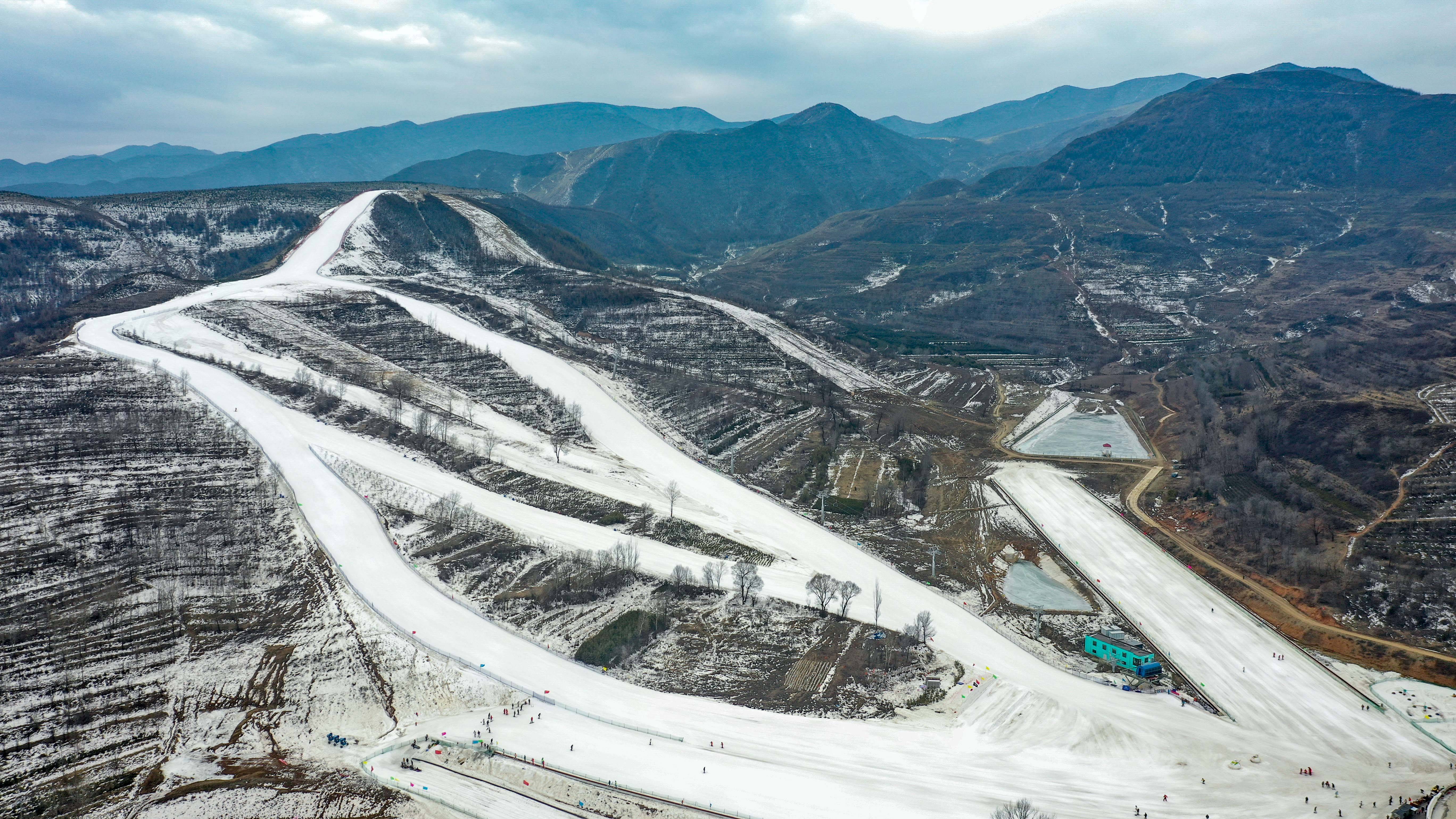 木雅圣地滑雪场图片