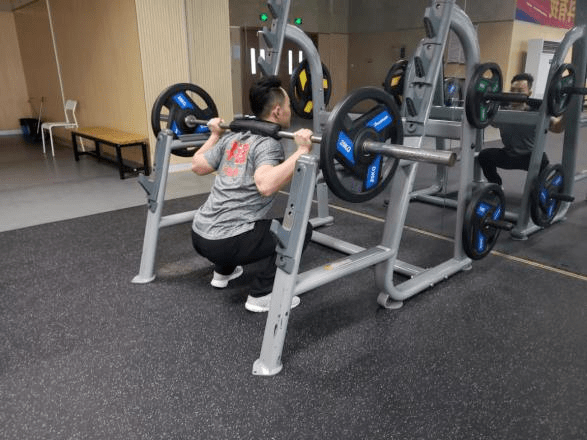 对抗衰老,你需要大重量肌力训练_肌肉