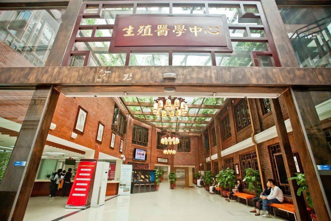 广医三院生殖中心巾帼志愿服务基地(林护堂-红楼)响起了悠扬的乐曲声